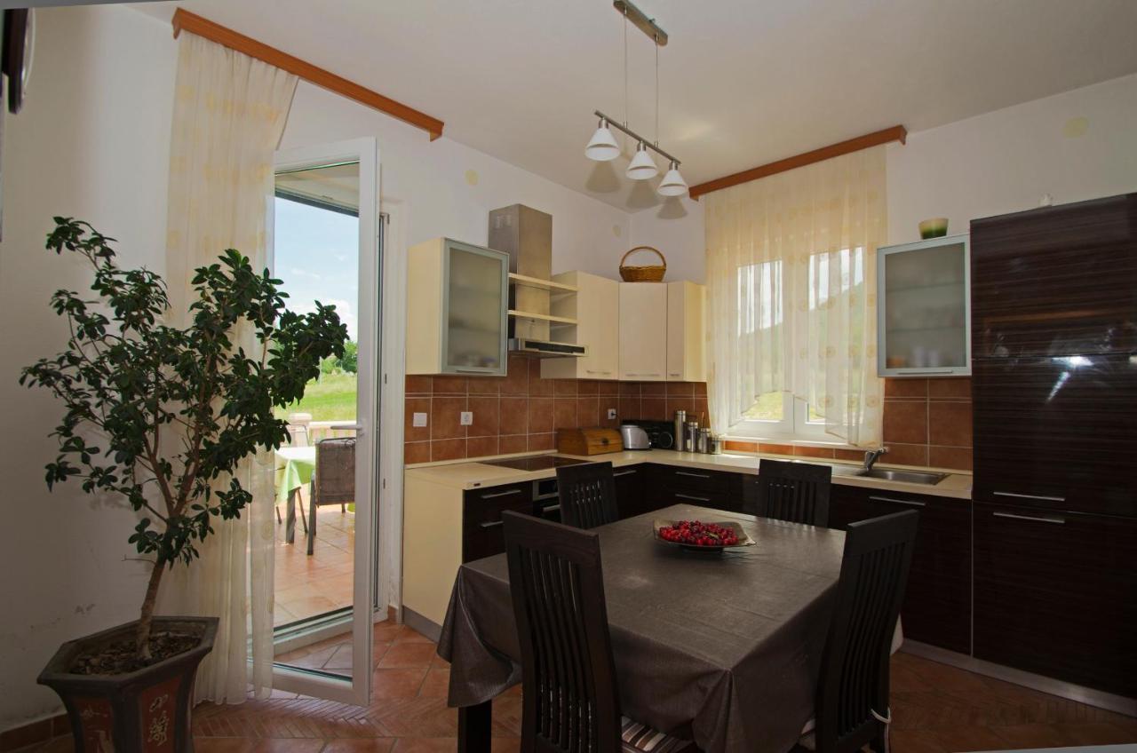 Rooms Leda Vrlika Dış mekan fotoğraf