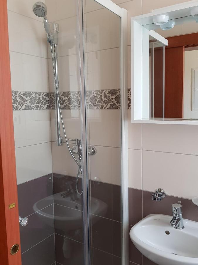 Rooms Leda Vrlika Dış mekan fotoğraf